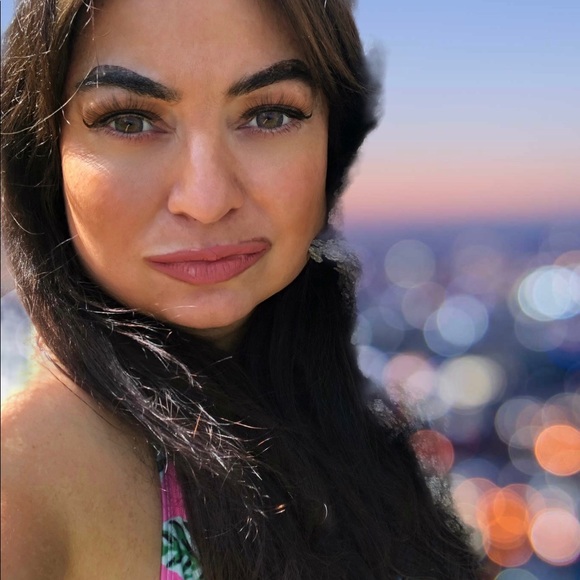 Meet your Posher, Anne anniemwe@hotmail.com - Picture 1 of 3